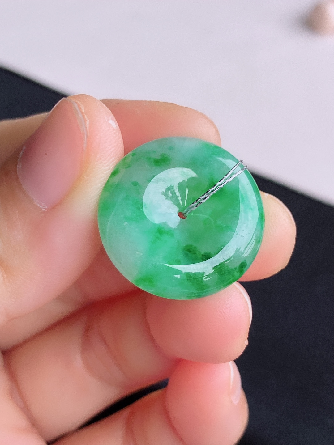 翠绿平安扣，色美清爽，尺寸22/5.6/自然光实拍
