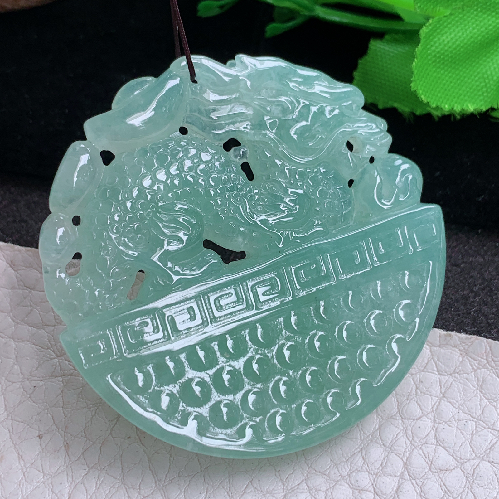 Gp实拍50*6缅甸翡翠冰润睛水绿麒麟送瑞大吊坠瑞兽玉壁项坠