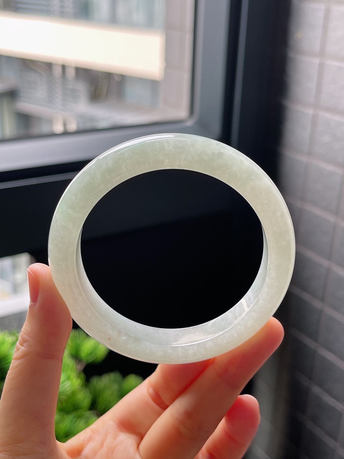 圈口56.5，冰糯种浅绿甜绿翡翠正圈手镯