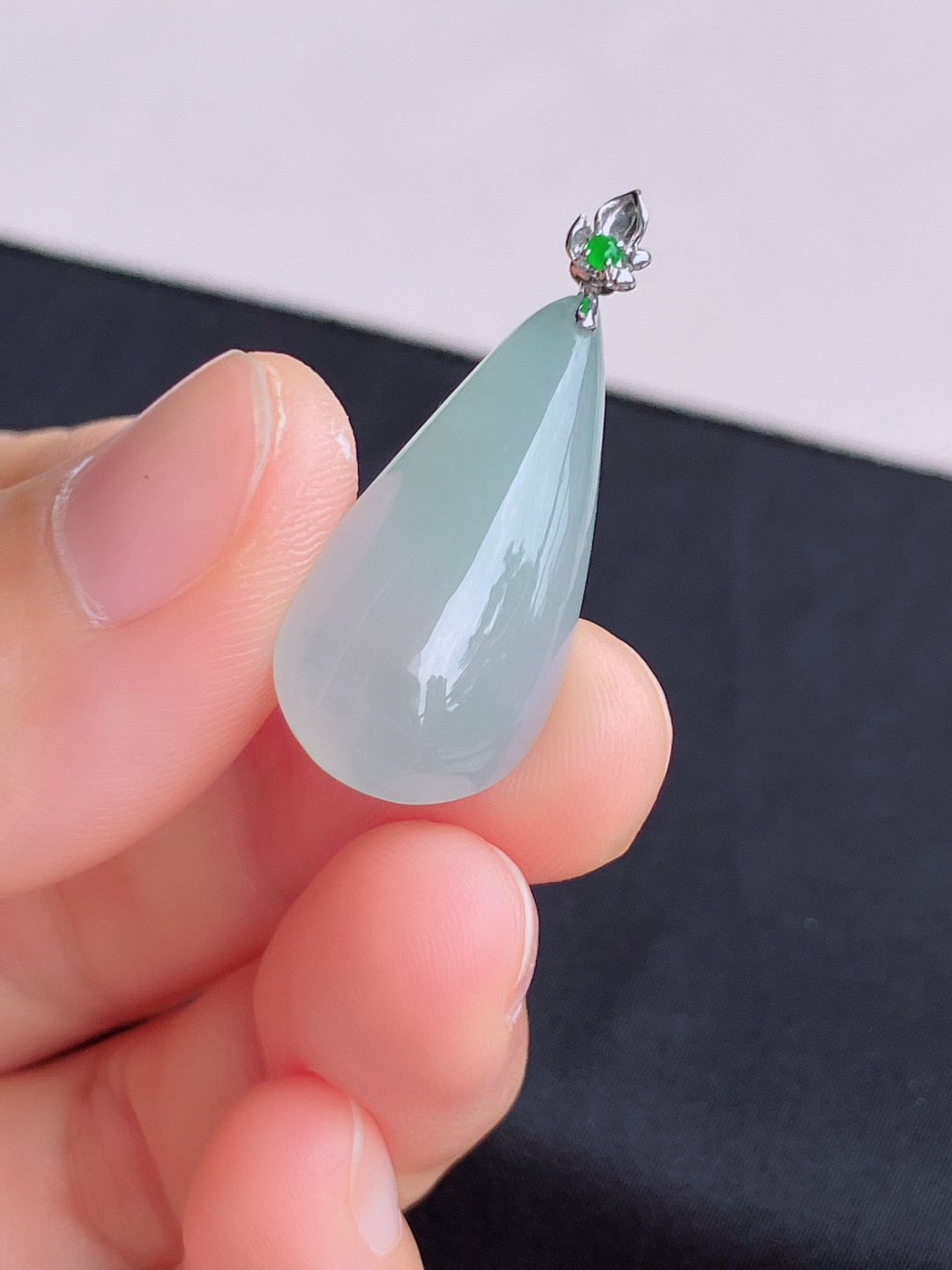 底色水滴吊坠，简约时尚，尺寸32.5/26.5/44/6.5/自然光实拍