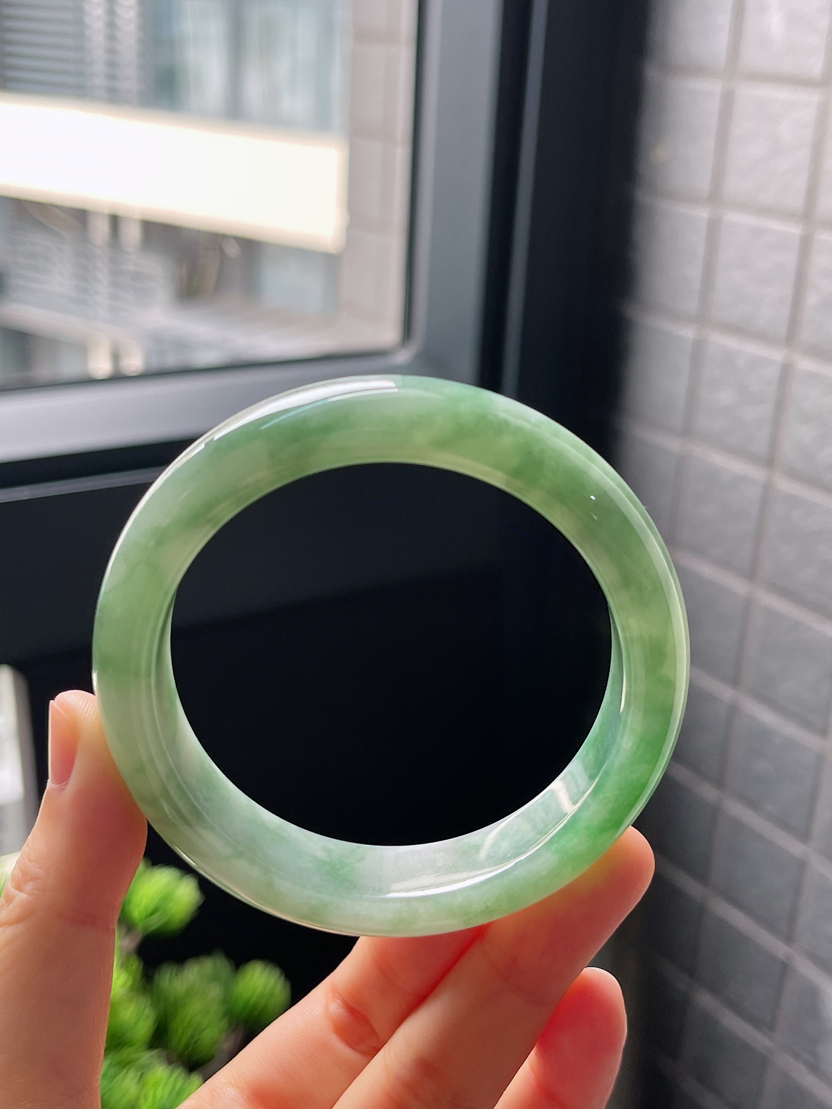 圈口55.5，冰糯种飘绿花翡翠正圈手镯