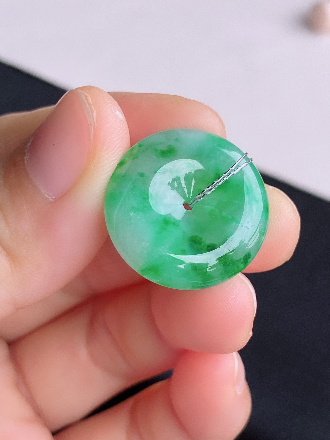 翠绿平安扣，色美清爽，尺寸22/5.6/自然光实拍