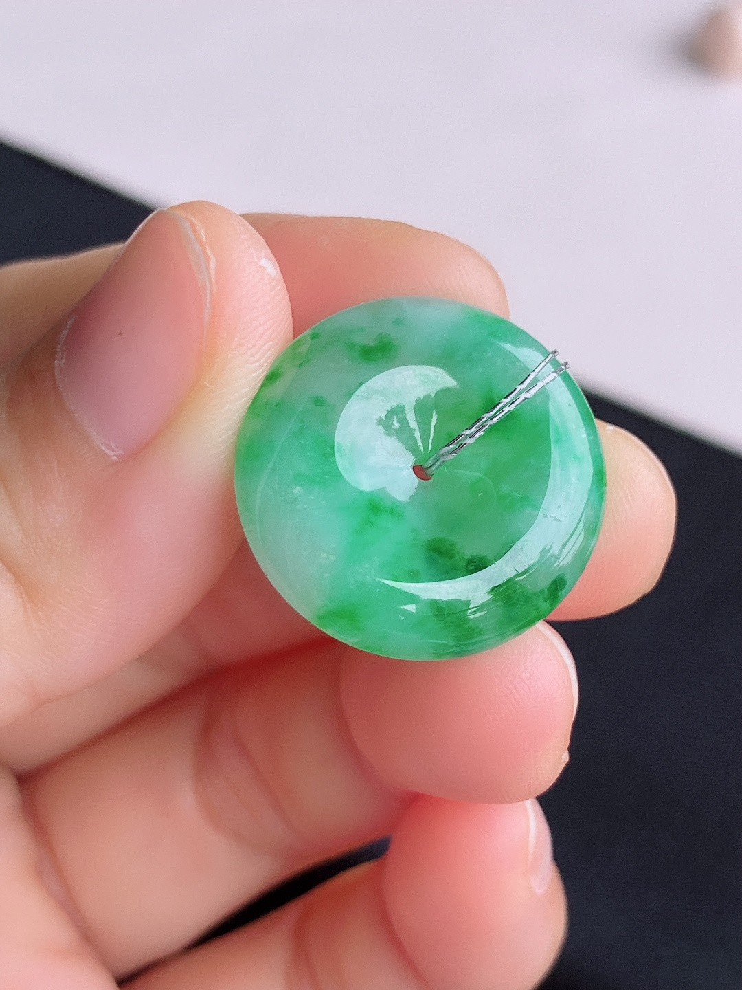 翠绿平安扣，色美清爽，尺寸22/5.6/自然光实拍