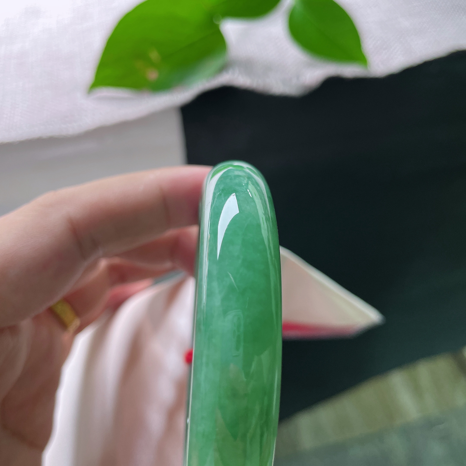 57.4/12.8/8.7，绿底正圈，耐看，甜美，优雅，郁郁葱葱，一点皮纹，耐看，ss56355a