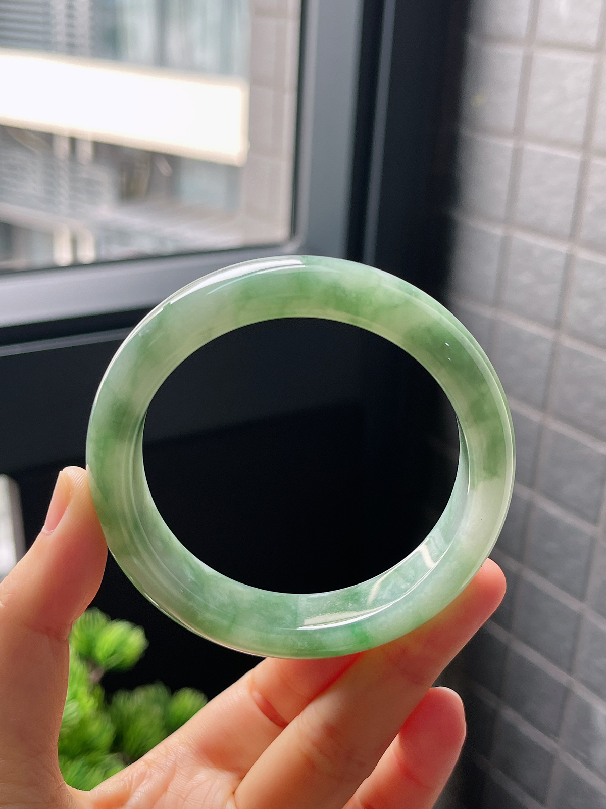 圈口55.5，冰糯种飘绿花翡翠正圈手镯