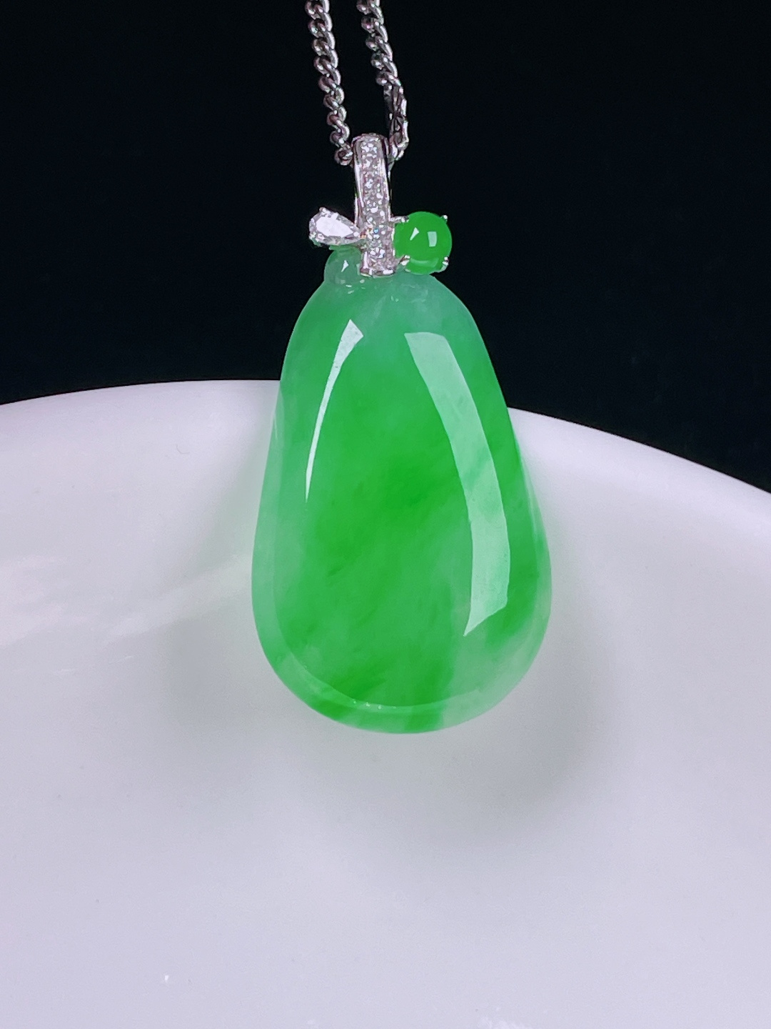 ️辣绿福瓜，老种起光，细底通透，尺寸：28.3裸石22/14.3/3.6mm0719