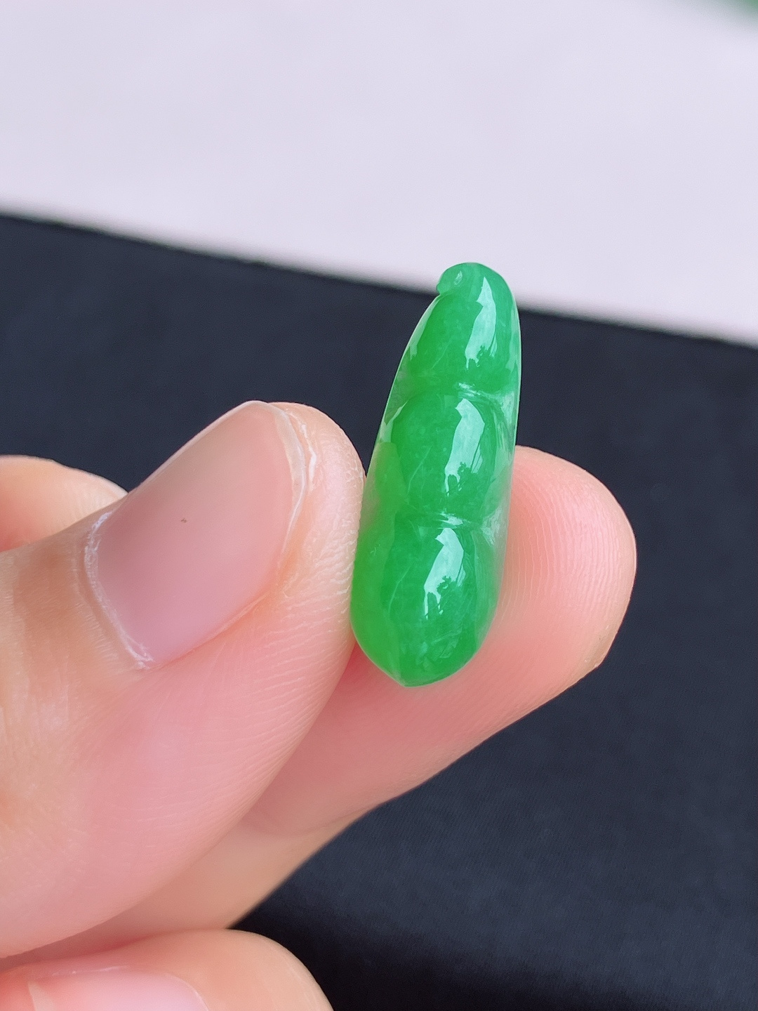 果绿小福豆，色美清爽，尺寸22/7.8/5/自然光实拍
