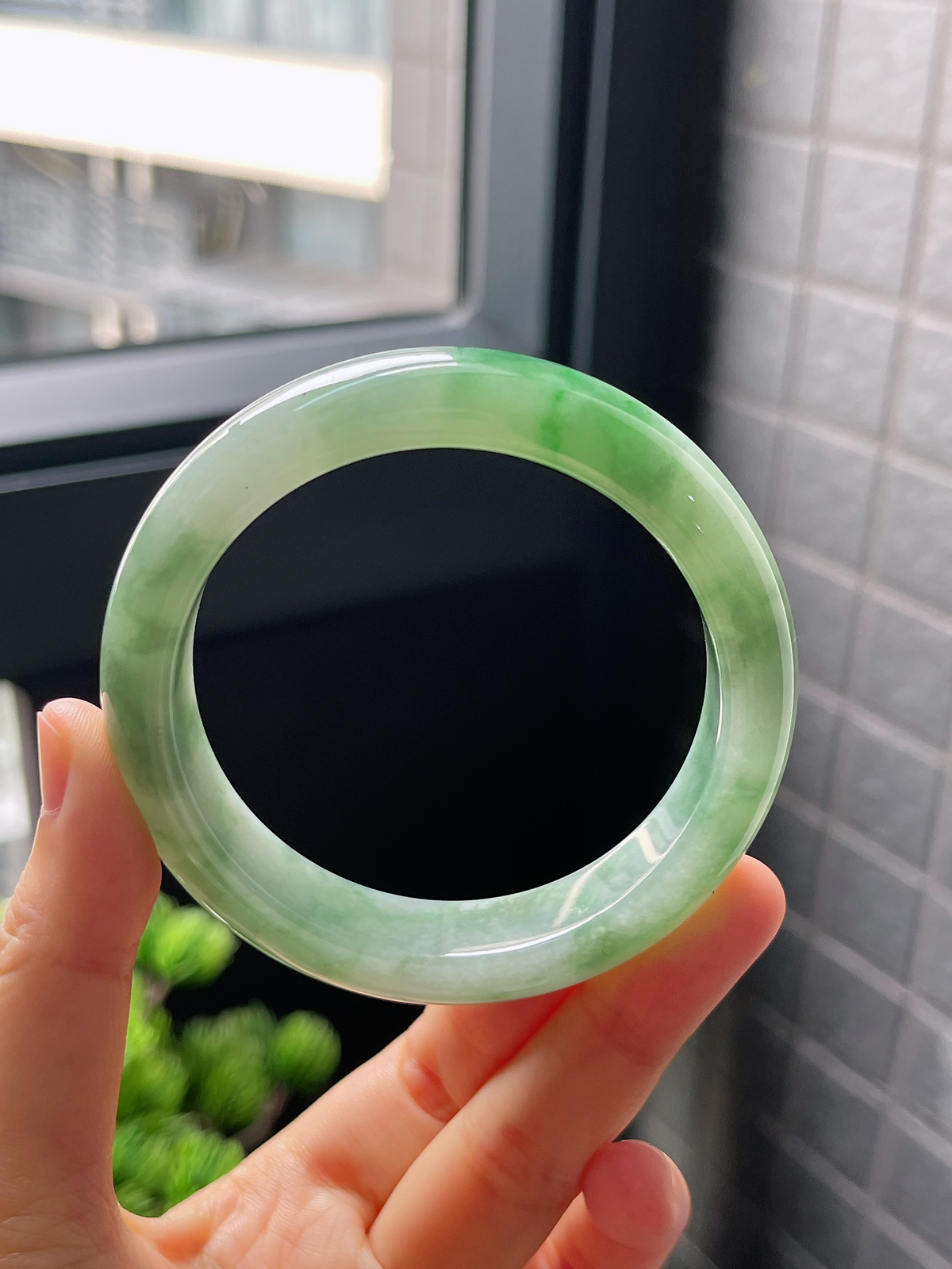 圈口55.5，冰糯种飘绿花翡翠正圈手镯