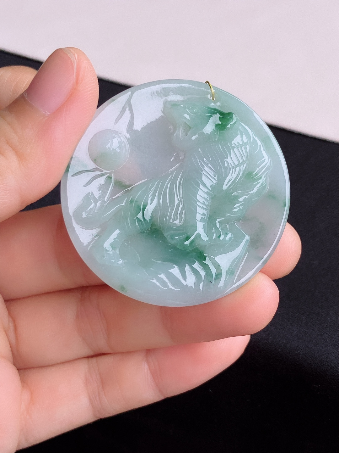 冰飘花生肖虎牌，花色清爽，尺寸45.8/5.3/自然光实拍