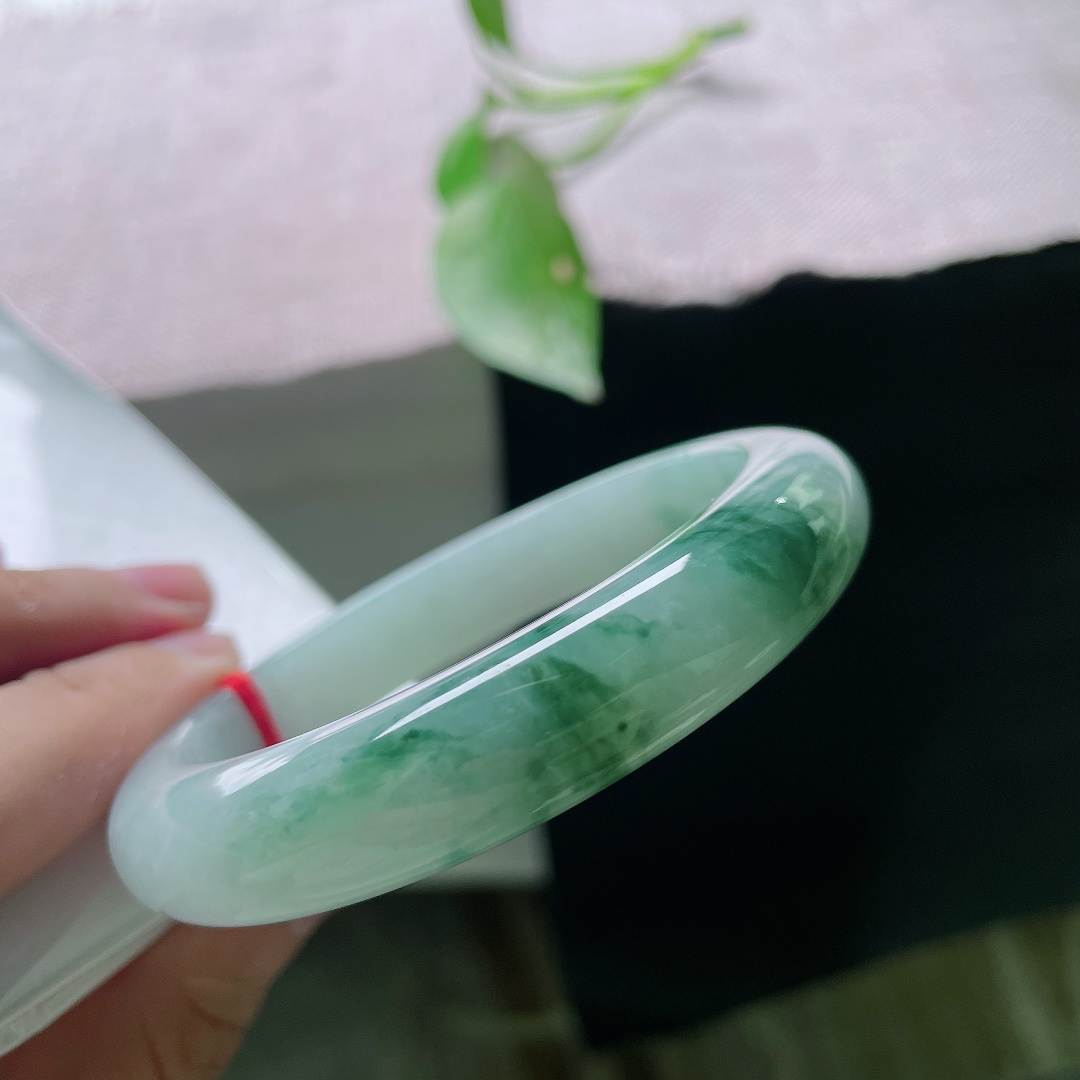 58.3/12.2/9.2，飘花正圈，天然形成的飘花没有复刻款，每一缕花色都是独一份的自然美感。无裂，ss56298a