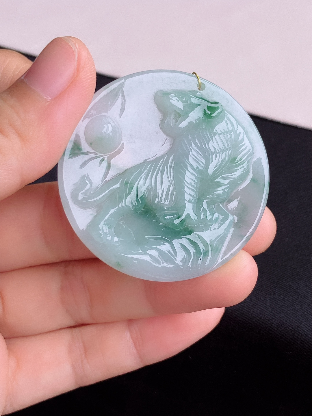 冰飘花生肖虎牌，花色清爽，尺寸45.8/5.3/自然光实拍
