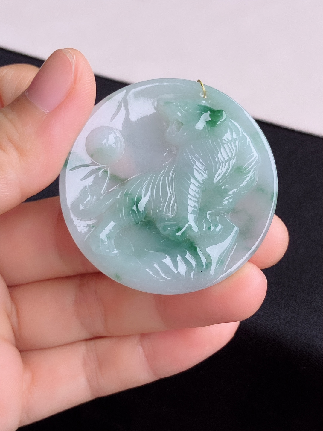 冰飘花生肖虎牌，花色清爽，尺寸45.8/5.3/自然光实拍