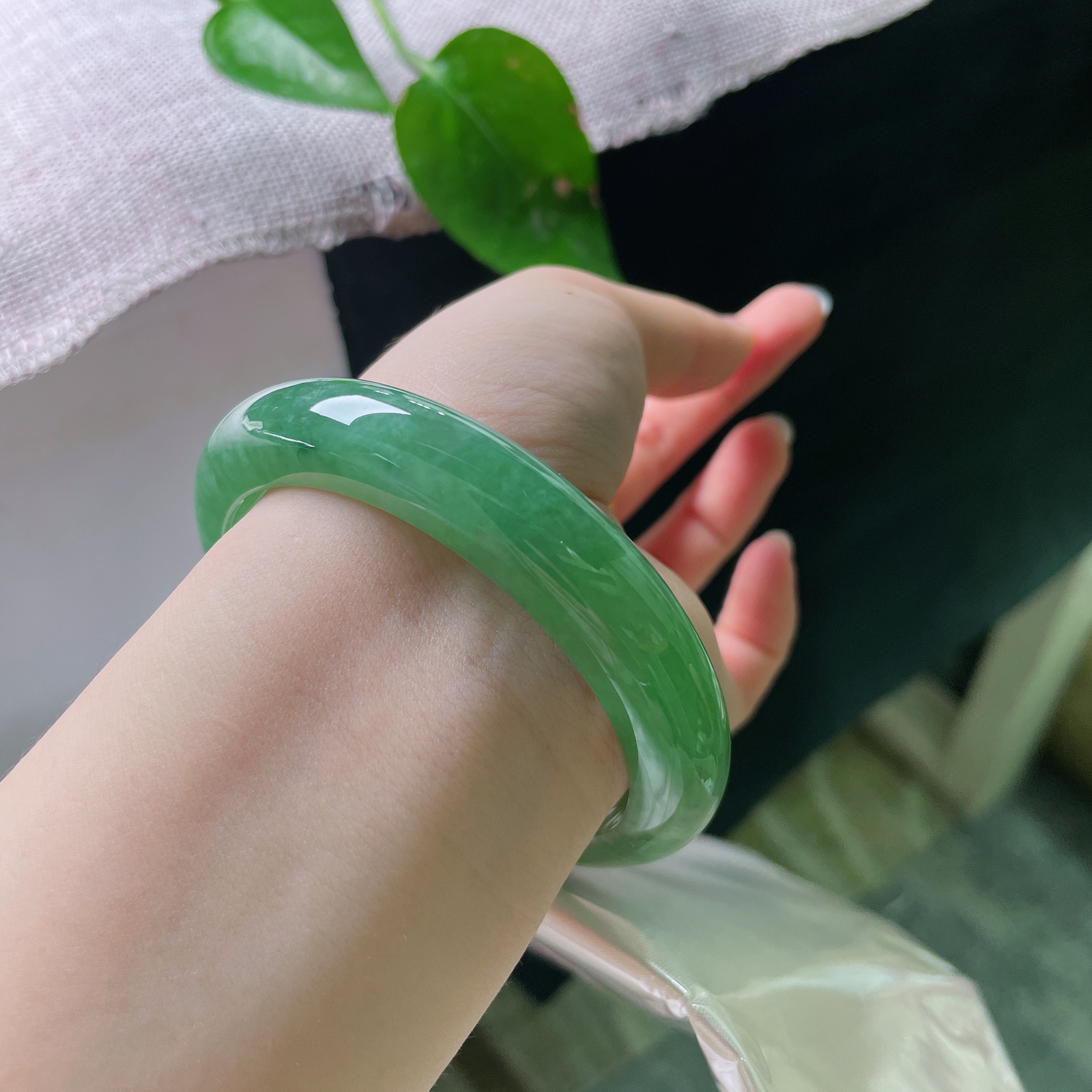 55.6/12.1/8.6，绿底，水润，细腻，优雅，贵气，耐看，一点棉纹，春色满园，贵气，ss56361a