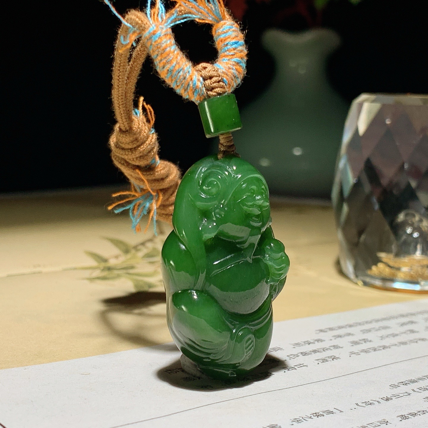和田玉阳绿俄罗斯碧玉财神爷挂件 尺寸38/23/13重22克，玉质细腻油润 底色纯净 脂粉好，品质好