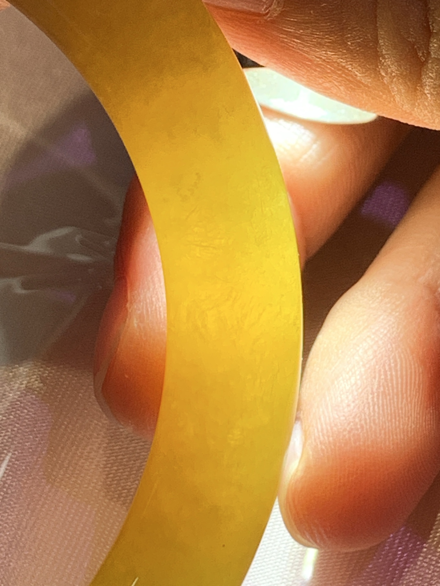 冰黄翡圆条 0720-618 打灯棉纹，底妆细润，色温饱满，招财进宝，特色黄翡意境感满满，有着秋天的味道，暖阳阳向阳而生的感觉