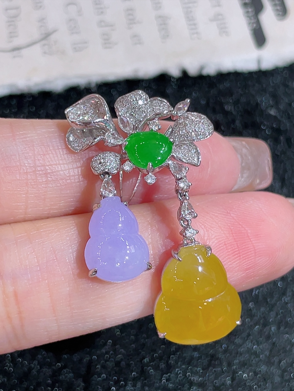 双色葫芦设计款吊坠,18k金镶嵌 种水 全景天窗 重金镶嵌 厚装饱满 紫气东来 天然黄翡 福禄双全 高端大气 性比高 整体34.9-20.0-5.6裸石13.5-11.6-5.0、10.9-8.2-5.2、6.8-5.8-2.9含金厚