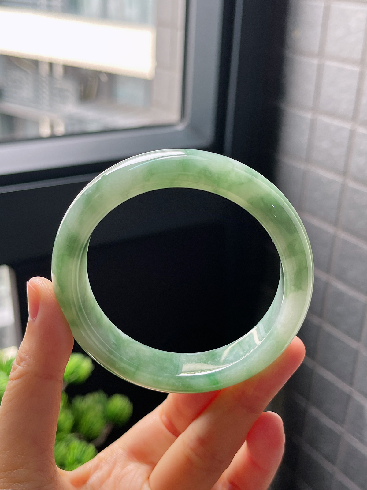 圈口55.5，冰糯种飘绿花翡翠正圈手镯