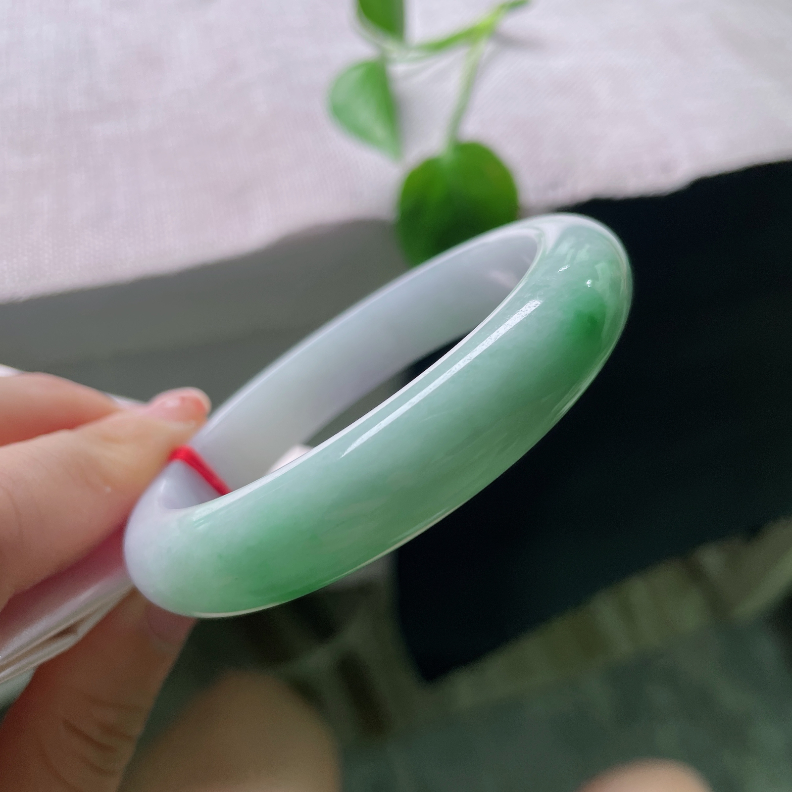 57.8/12.7/8.5，紫罗兰正圈，耐看，春色满园，郁郁葱葱，一点皮纹，！ss56449a