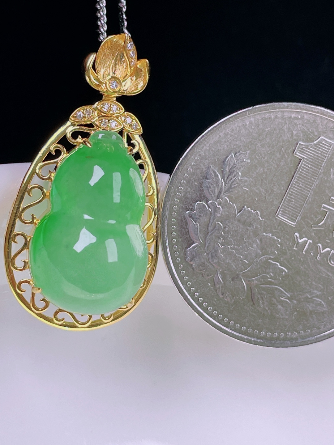️冰绿葫芦，老种起光，细底通透，尺寸：29/15.5/11.5裸石17.8/11.7/8mm0719