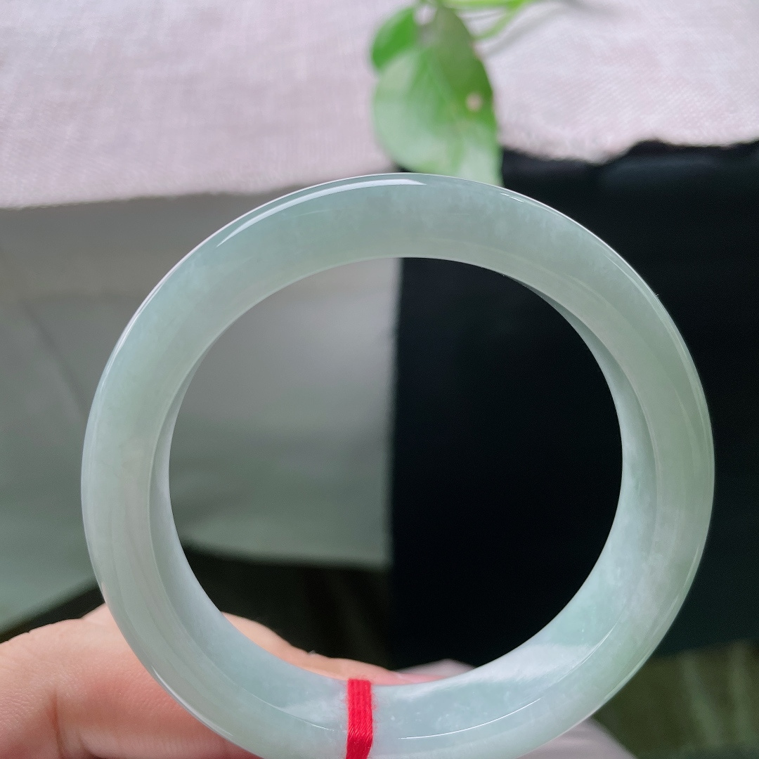 55.3/12.3/8.6，绿底正圈，绿意温润耐看，抬手间尽显温婉端庄，无裂，ss56384a