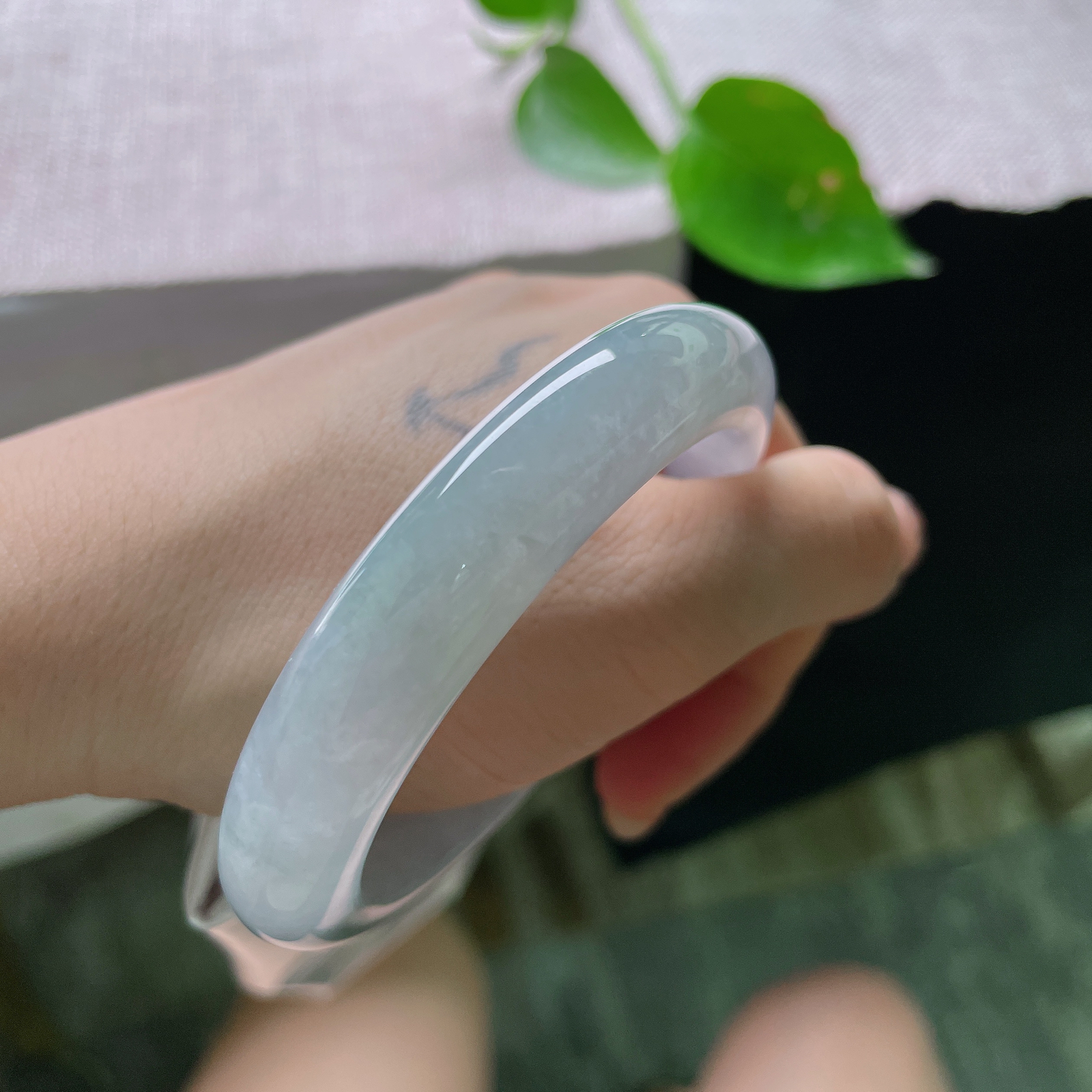 56.2/12.1/8.8烟紫正圈，冰润细腻，种老水足，皮纹，婉间艳丽，贵气，56510