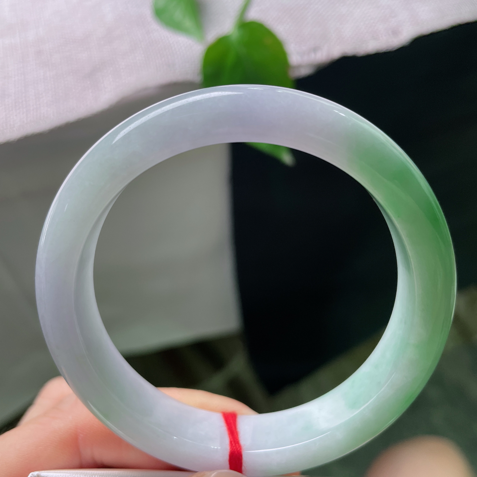57.8/12.7/8.5，紫罗兰正圈，耐看，春色满园，郁郁葱葱，一点皮纹，！ss56449a