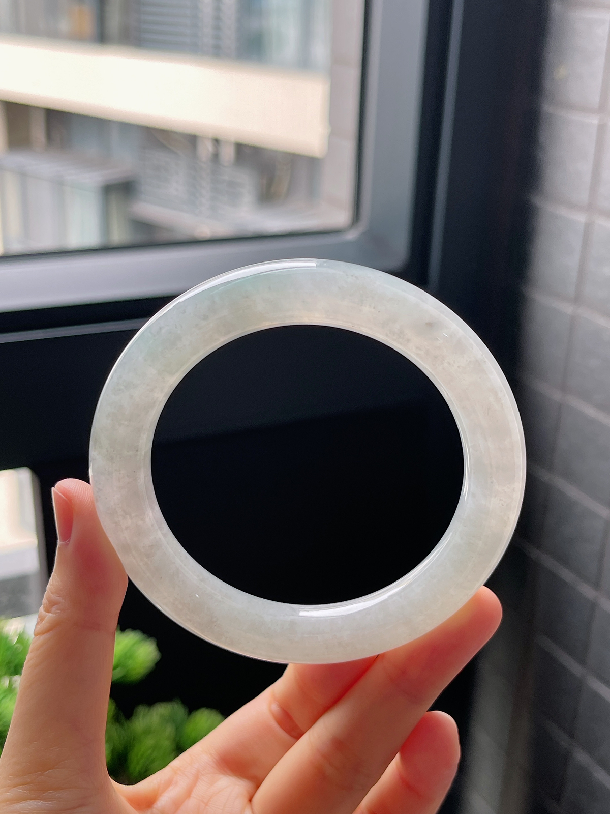 圈口57.8，冰糯种淡绿色翡翠正圈手镯