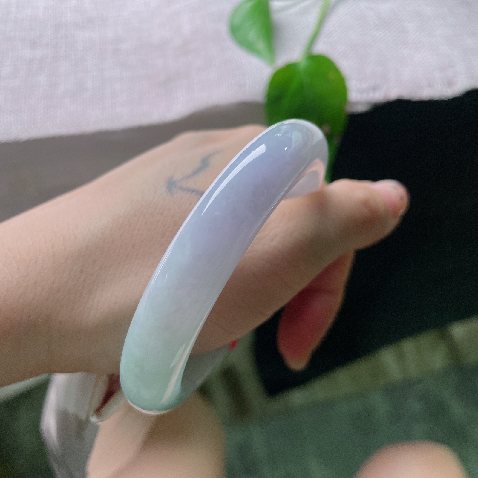 58/12.9/8.8春彩正圈，水润细腻，色彩丰富多彩，甜美，优雅大方，整体完美，56370