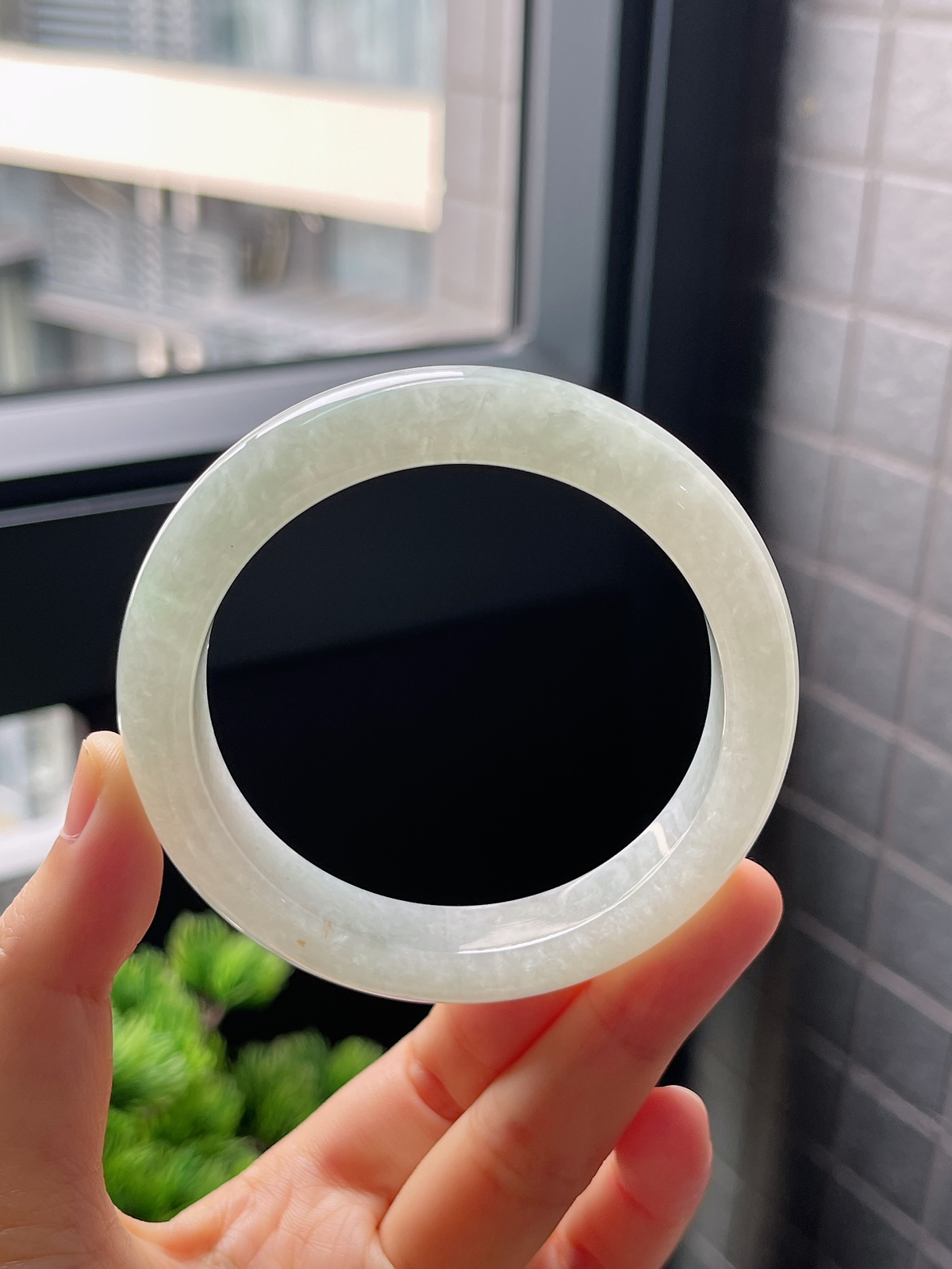 圈口56.5，冰糯种浅绿甜绿翡翠正圈手镯