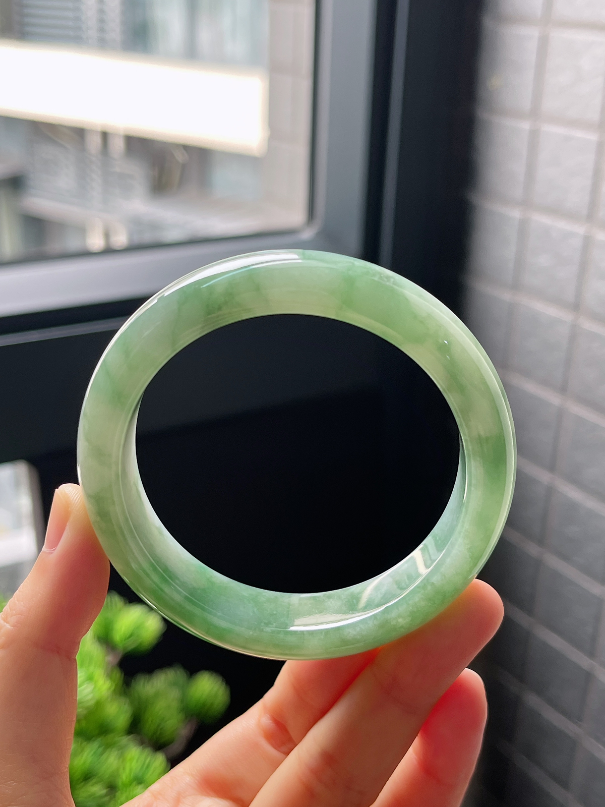 圈口55.5，冰糯种飘绿花翡翠正圈手镯