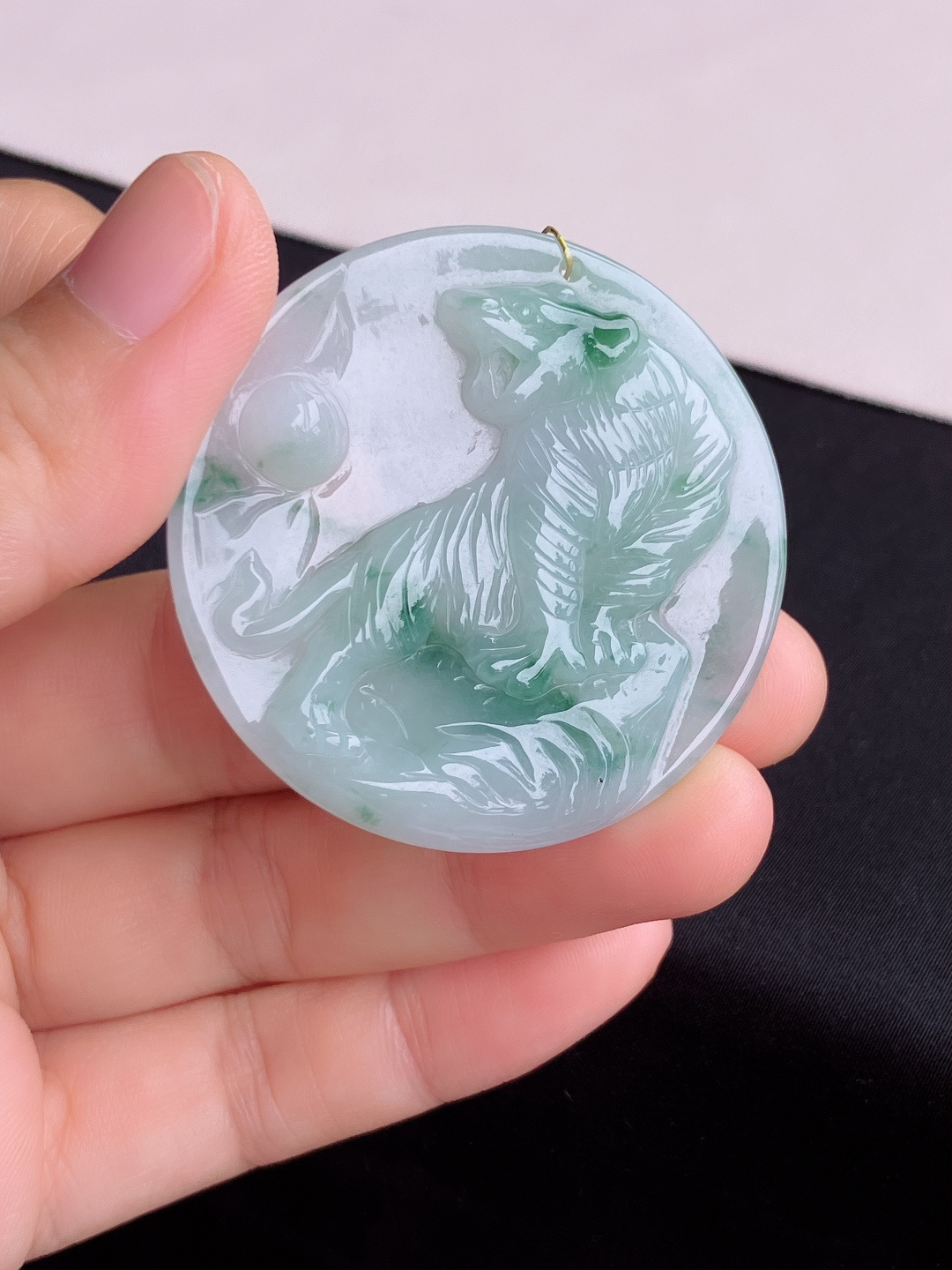 冰飘花生肖虎牌，花色清爽，尺寸45.8/5.3/自然光实拍