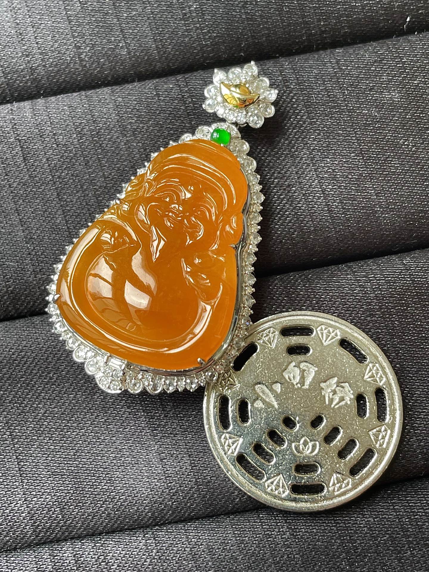 高冰黄财神吊坠，18k金镶嵌，饱满水润，无裂，裸石尺寸28.8/21.5/6--45.5/26/12.2编码0719好数字