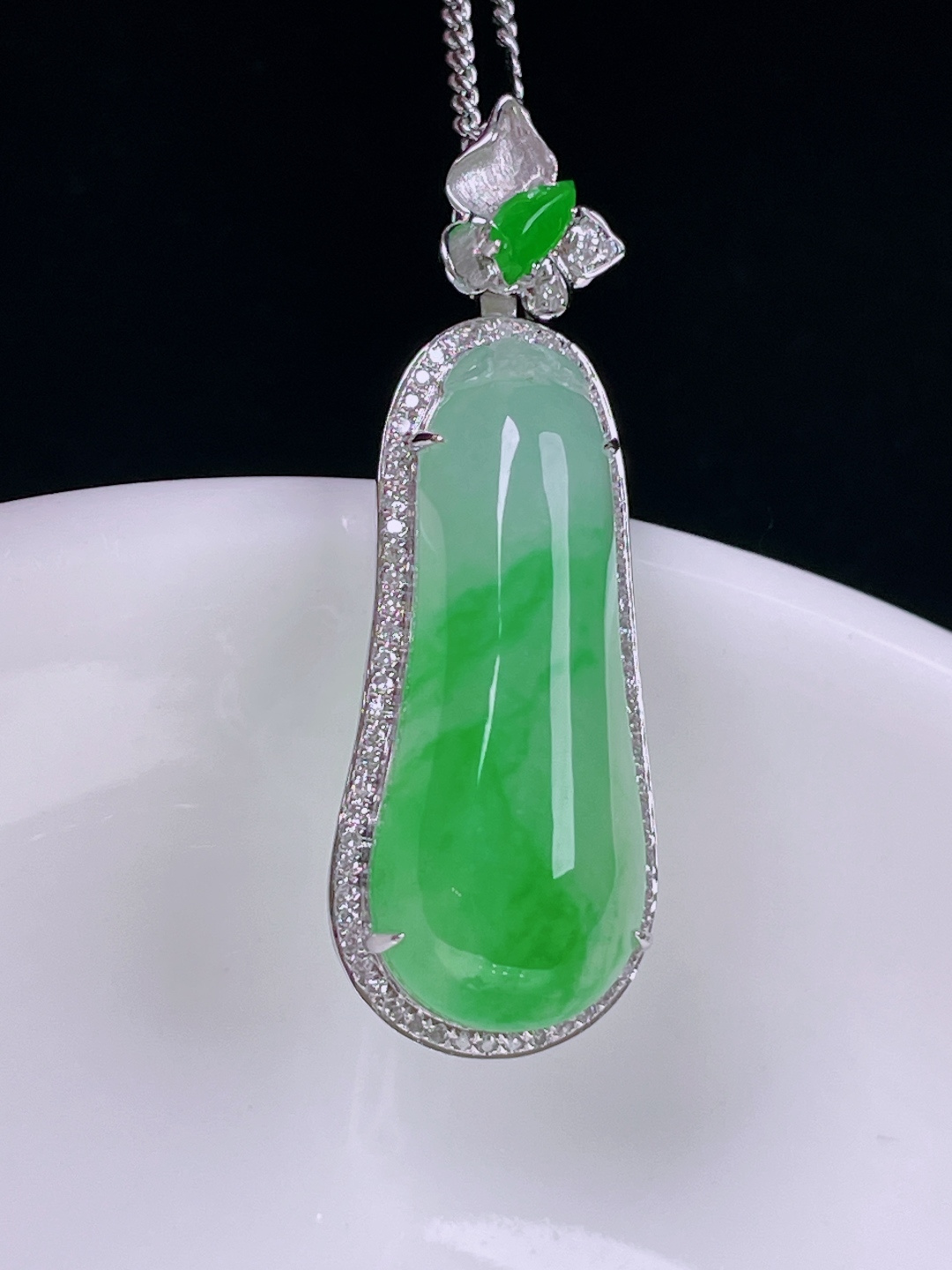️冰绿福瓜，老种起光，细底通透，尺寸：35.4/12.8/9裸石25/11/5.8mm0719
