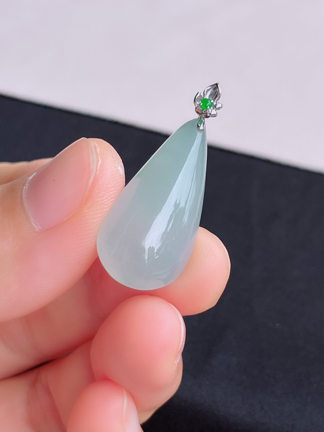 底色水滴吊坠，简约时尚，尺寸32.5/26.5/44/6.5/自然光实拍