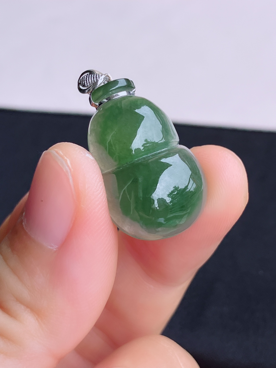 油绿葫芦，晶莹剔透，尺寸25.6/16.8/6.8/自然光实拍