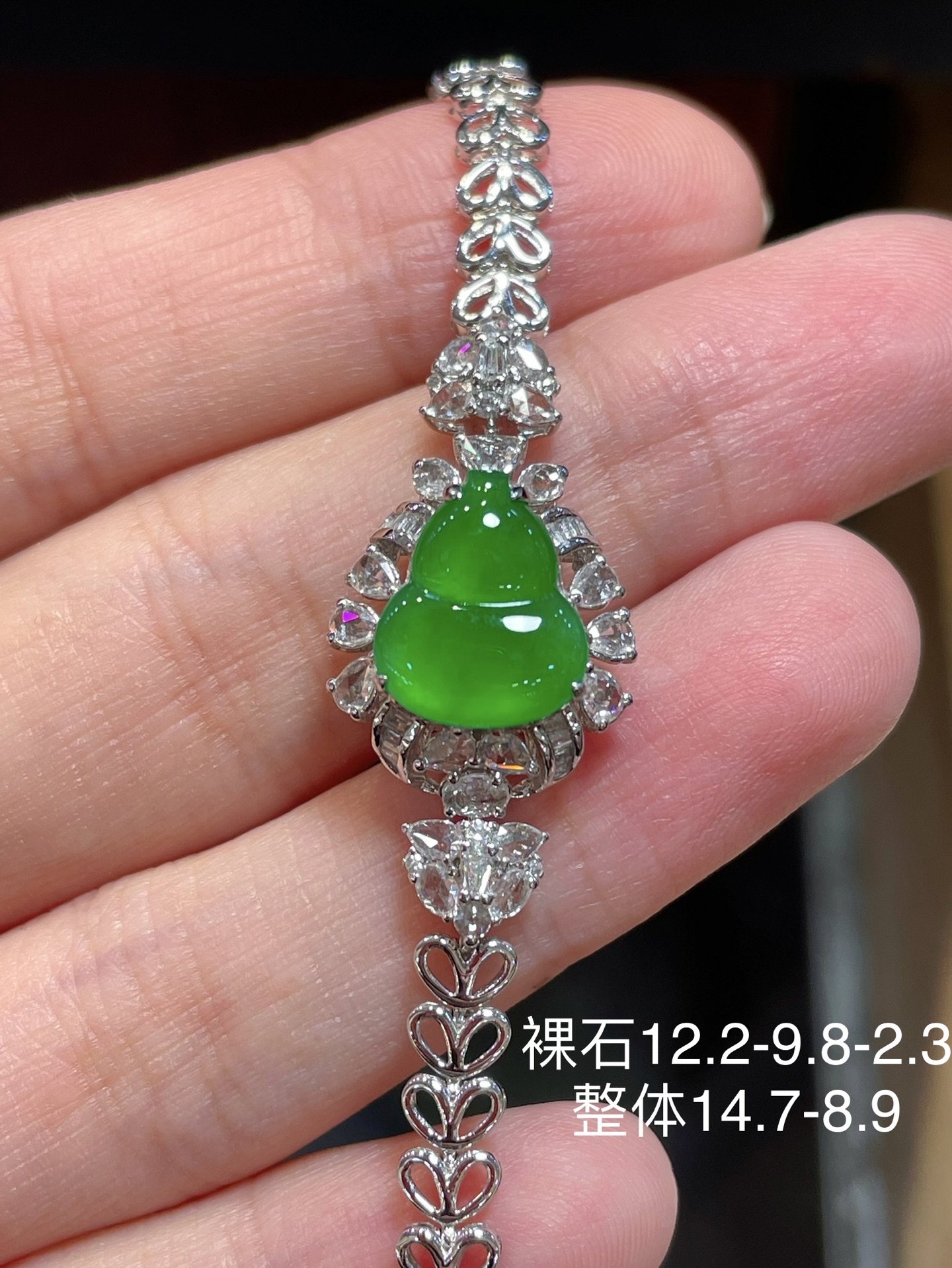 ️ 高冰底阳绿翡翠葫芦手链，满绿 种水，高质感 水润润的看着都是软软的感觉 18k镶嵌，12.2