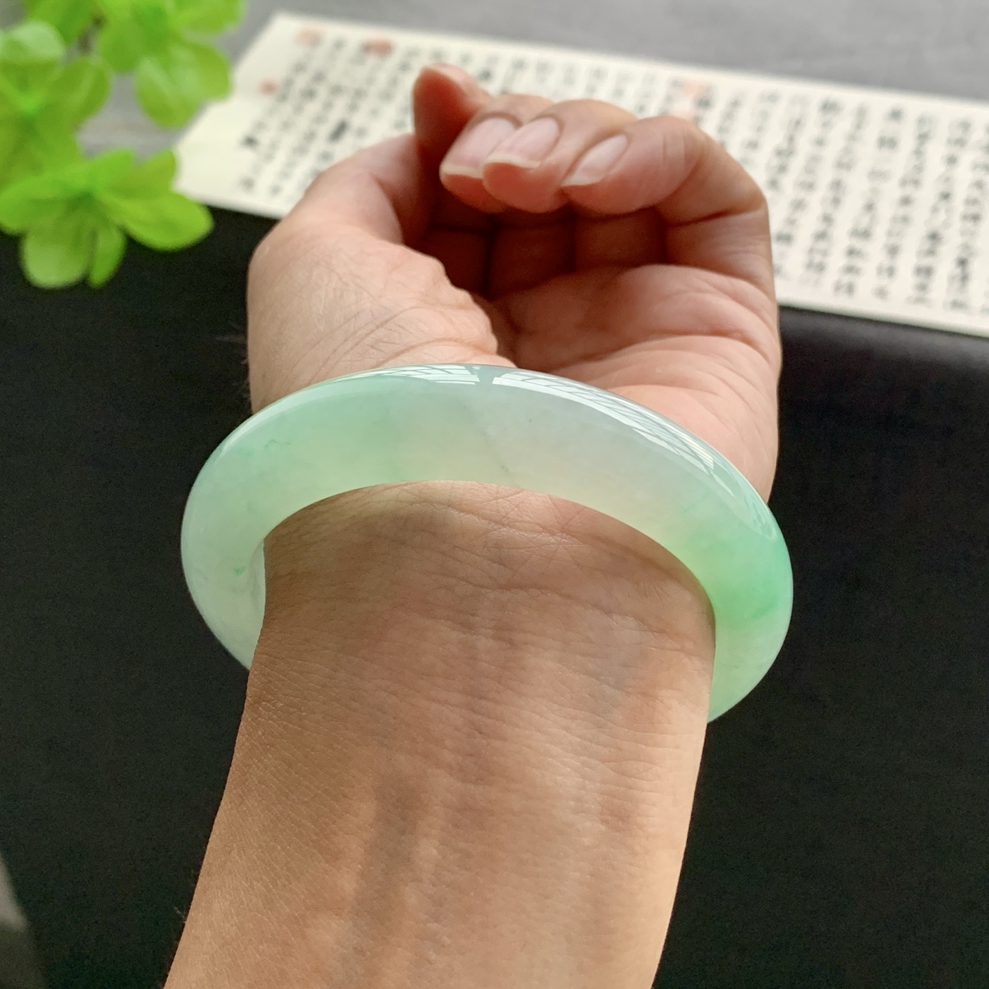 071809SY 55正圈冰绿飘绿翡翠手镯w 55.7-13-9