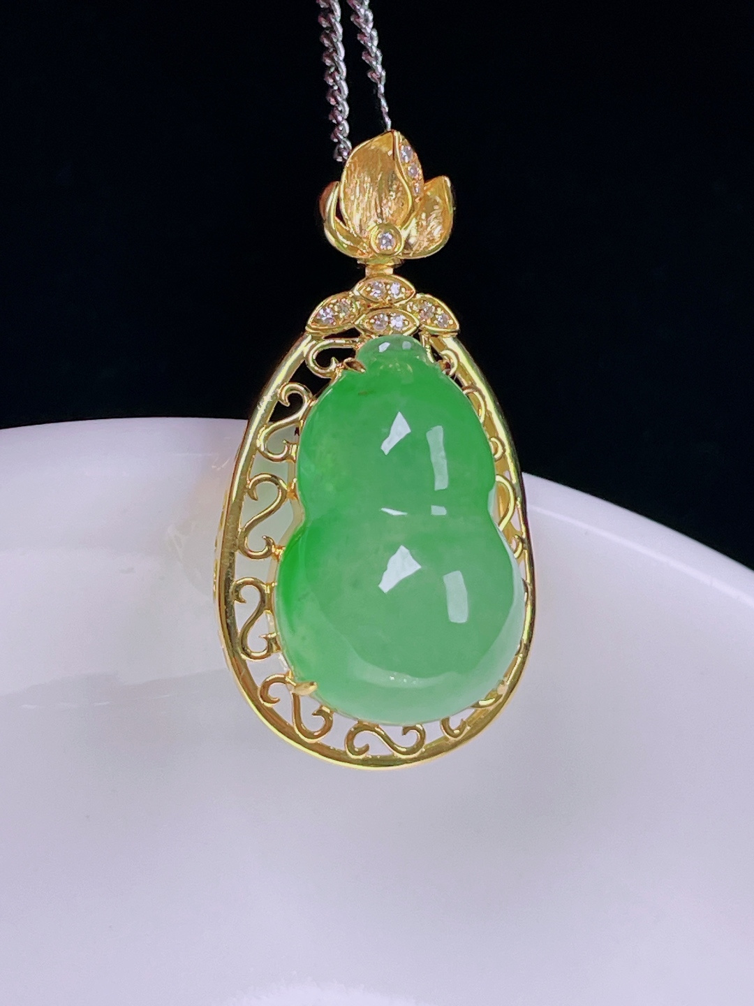 ️冰绿葫芦，老种起光，细底通透，尺寸：29/15.5/11.5裸石17.8/11.7/8mm0719