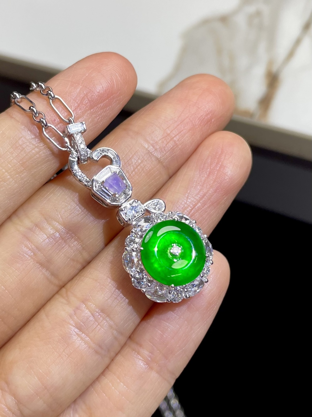 ️新品 | 玻璃种帝王绿平安扣吊坠裸石：10.5*10.5*3.5mm整体：25.5*15*9.5mm