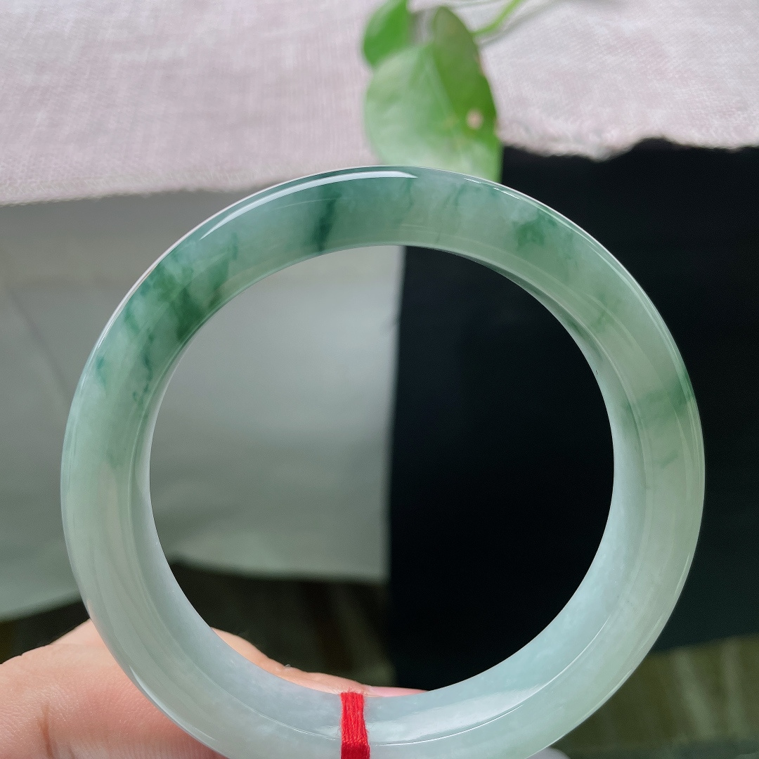 58.3/12.2/9.2，飘花正圈，天然形成的飘花没有复刻款，每一缕花色都是独一份的自然美感。无裂