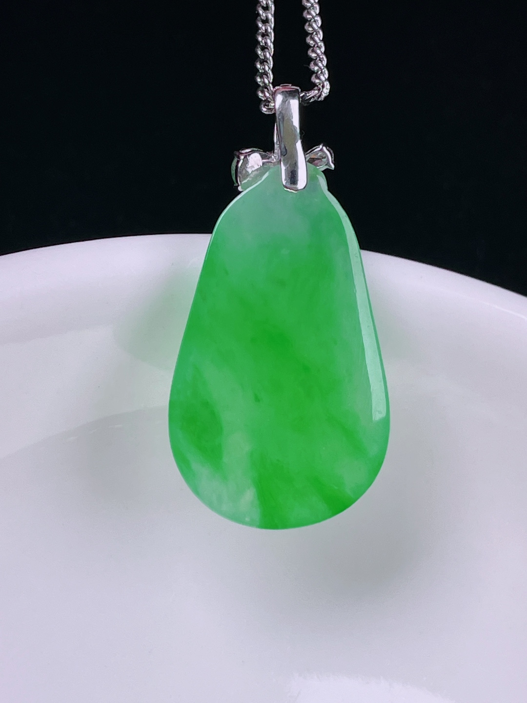 ️辣绿福瓜，老种起光，细底通透，尺寸：28.3裸石22/14.3/3.6mm0719