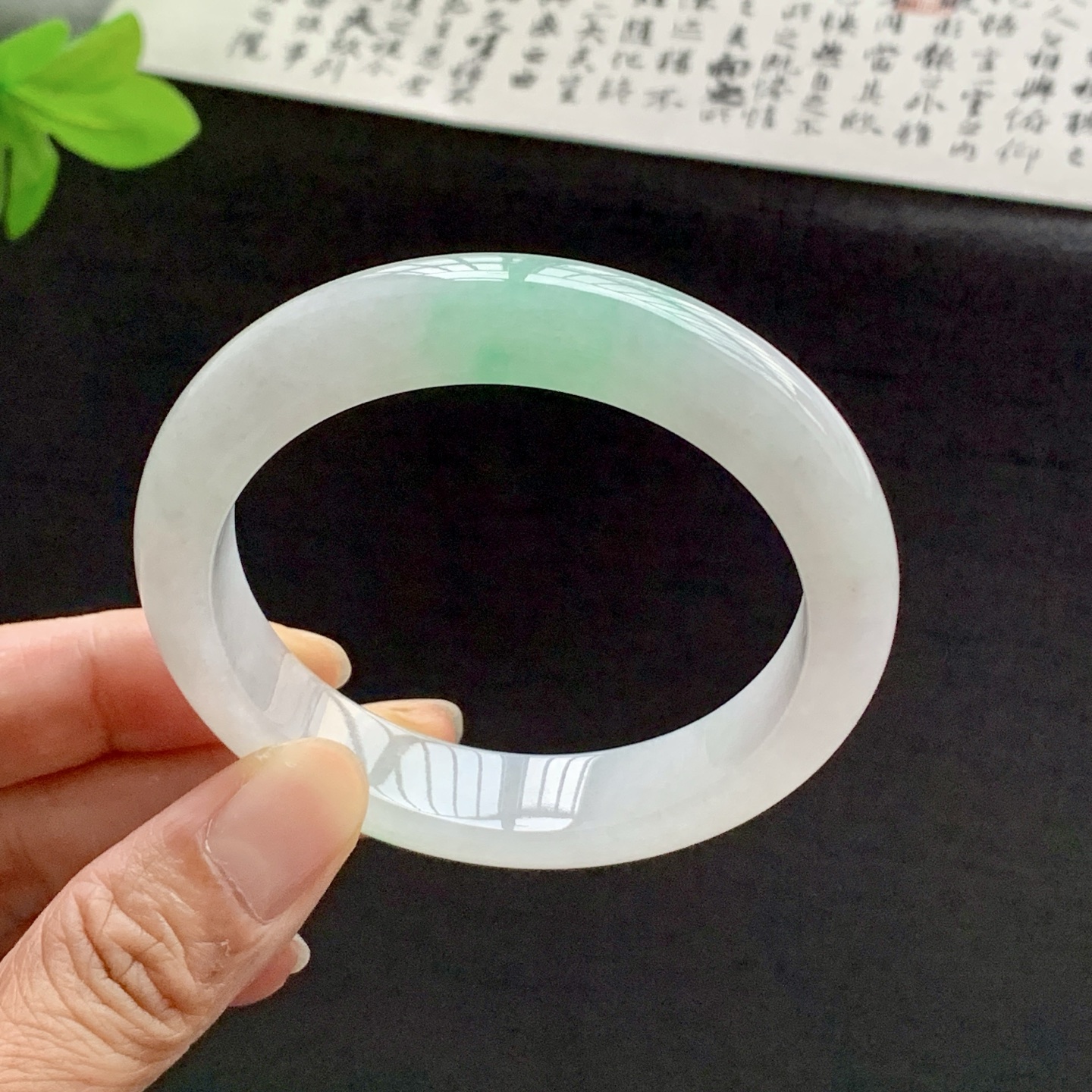 071812SY 55正圈飘绿翡翠手镯 55.8-12.3-8.4