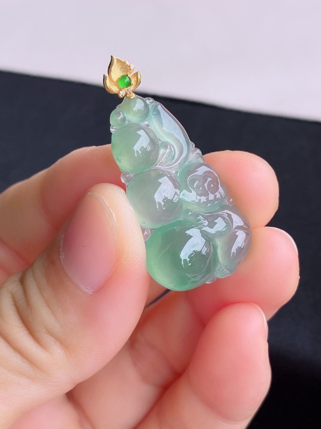底色灵猴献寿，晶莹剔透，尺寸37.6/28.8/18/6.5/自然光实拍