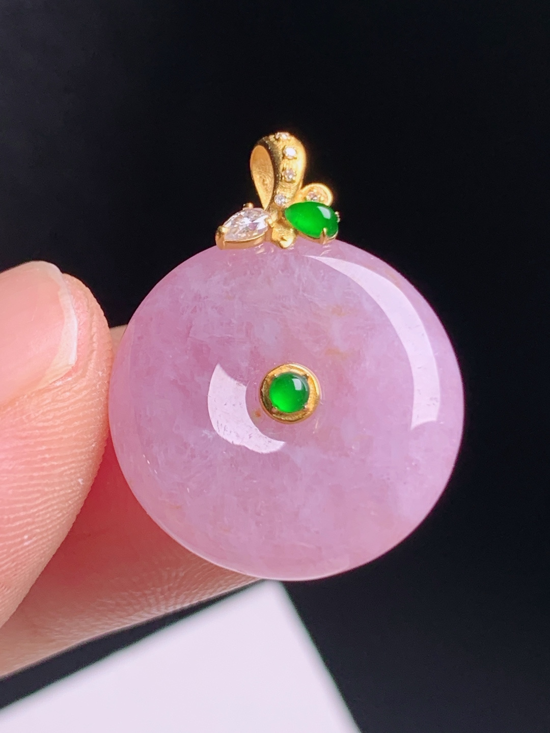 粉紫平安扣吊坠，玉质水润紫调柔美，钻石点缀灵动精致 裸石17.6-5.2 整体22.6 42