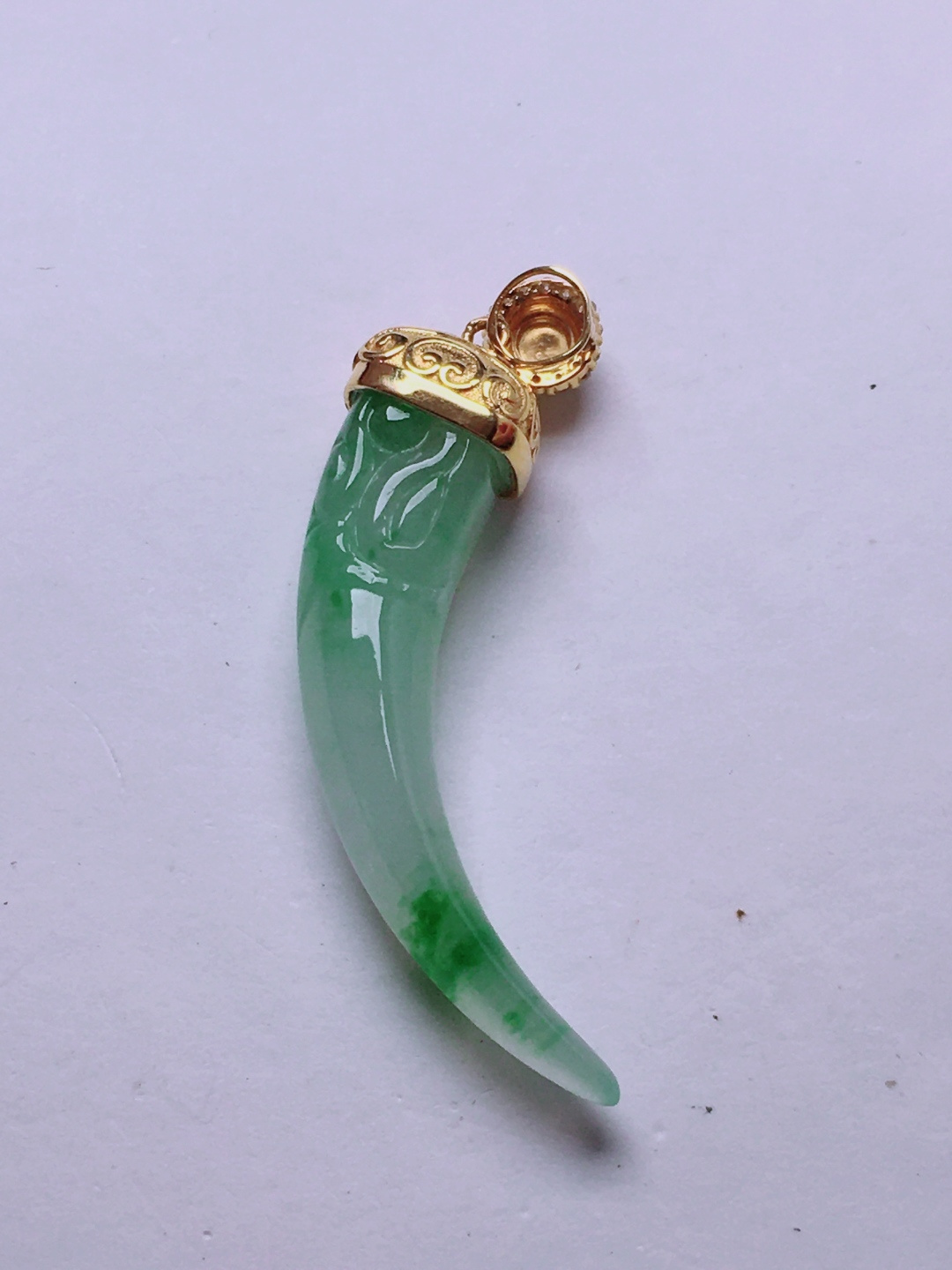 ️高冰绿狼牙吊坠，晶莹剔透，新颖时尚，无裂，38.6-7-6