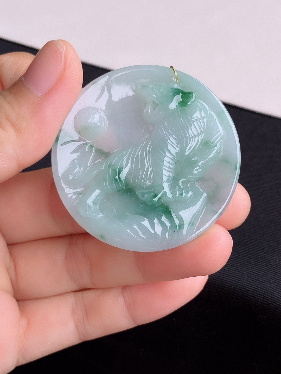 冰飘花生肖虎牌，花色清爽，尺寸45.8/5.3/自然光实拍