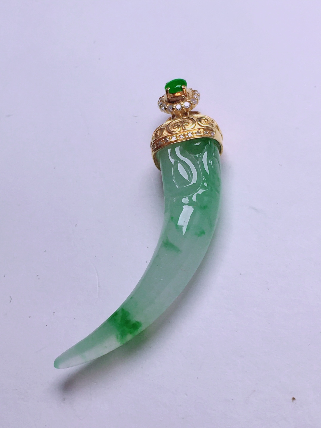 ️高冰绿狼牙吊坠，晶莹剔透，新颖时尚，无裂，38.6-7-6