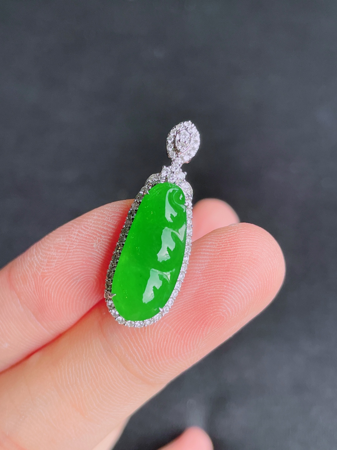 ️绿福豆吊坠，晶莹剔透，新颖时尚，无裂，29.5