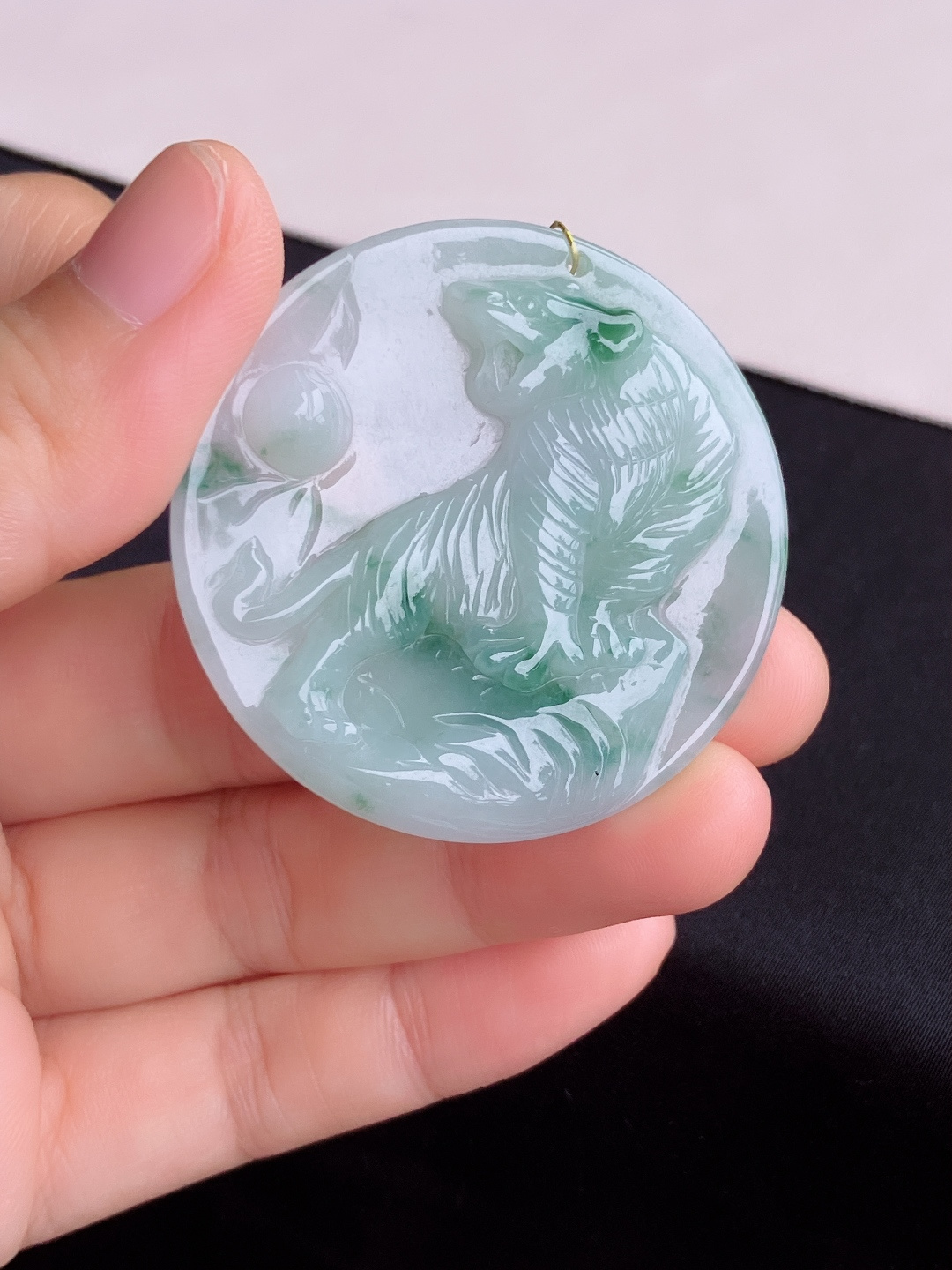 冰飘花生肖虎牌，花色清爽，尺寸45.8/5.3/自然光实拍