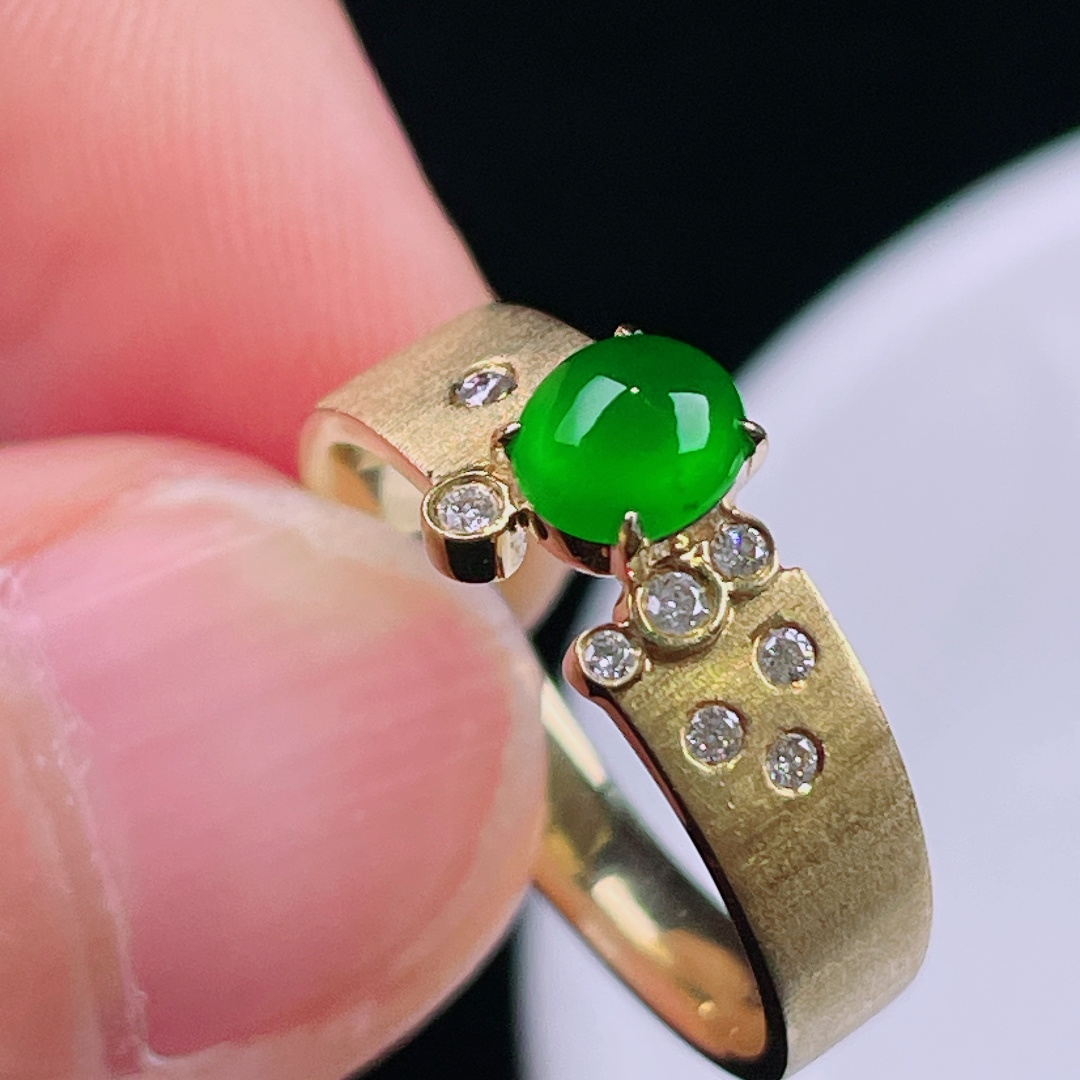 ️冰绿戒指，老种起光，细底通透，尺寸：裸石5.7/4.8/3mm0721